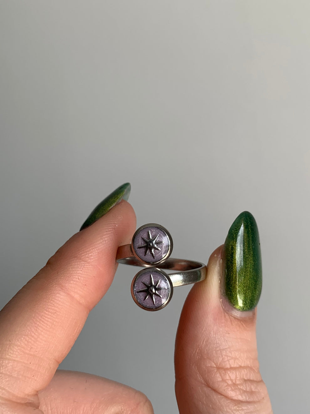 Anillo con destellos rosa – Pacoojones