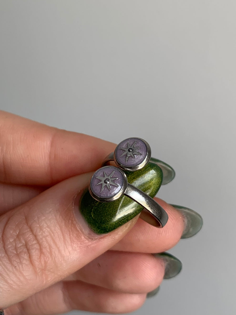 Anillo con destellos rosa – Pacoojones